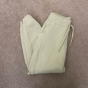 SOLD Lululemon Scuba High-Rise Jogger